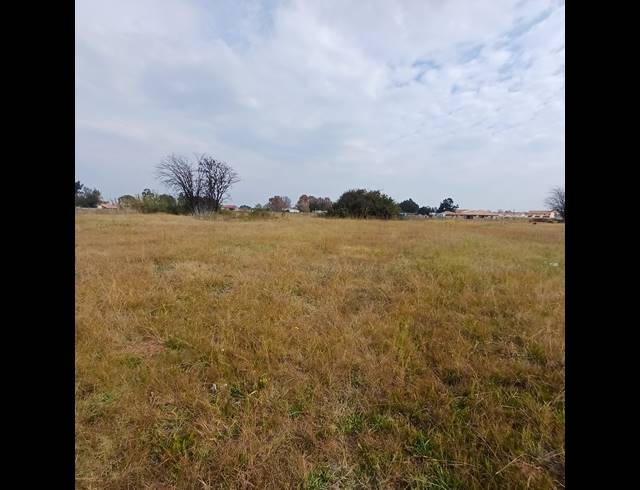 2,000M² VACANT LAND FOR SALE IN KOOKRUS